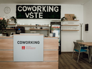 Coworking dorazil do Českých Budějovic. VŠTE v něm nabízí sdílené pracovní prostory i vzdělávací aktivity