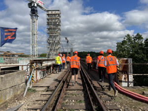 Obloukový most nad Orlíkem bude rozpětím největší v Česku. Hotový bude příští podzim