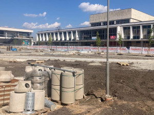 Revitalizace náměstí u KD Vltava pokračuje. Hotovo bude v prosinci