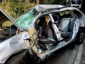 U Tábora se srazil autobus plný dětí s osobním autem. Jeden člověk zemřel