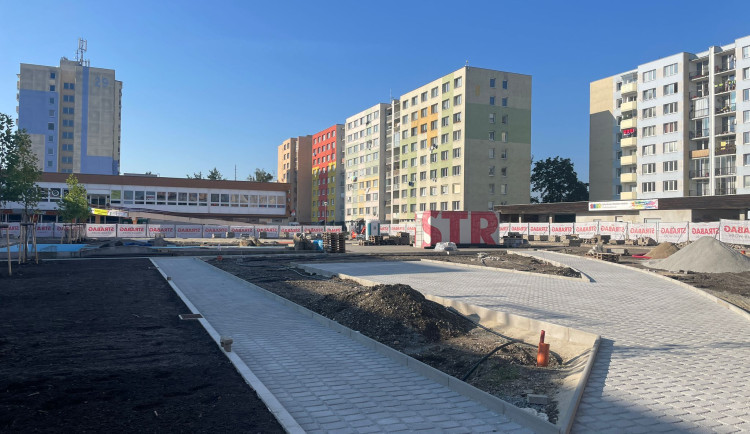 Revitalizace náměstí u KD Vltava pokračuje. Hotovo bude v prosinci