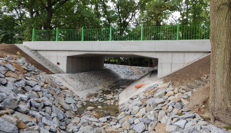 Most před obcí Dubné je opět v provozu