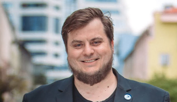 Lídrem Pirátů pro blížící se krajské volby je radní Martin Šmída. Nejsme papaláši, ubezpečuje