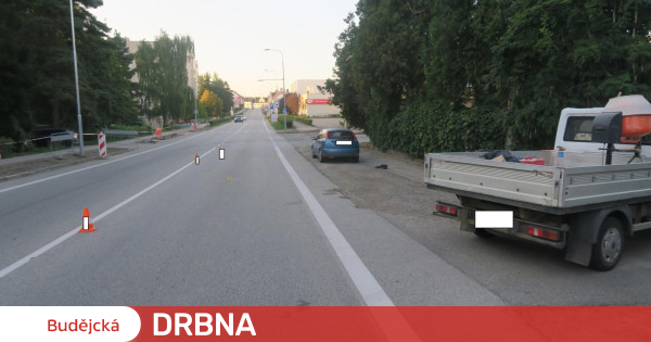 Policie Hled Sv dky Nehody Po Kter Zem el V Nemocnici Cyklista