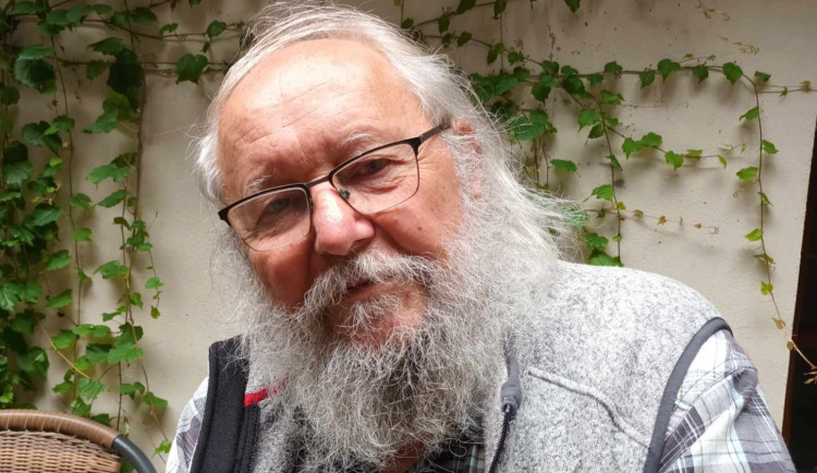 (NE)OBYČEJNÍ: Život není užívání času, ale řehole, říká řezbář a výjimečný člověk Miroslav Srostlík