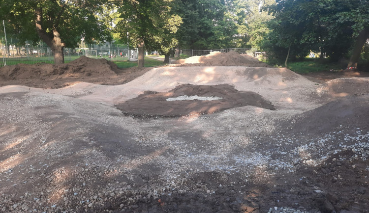 Čelechovice na Hané staví univerzální pumptrackovou dráhu pro mládež. Po Litovli bude teprve druhá v kraji