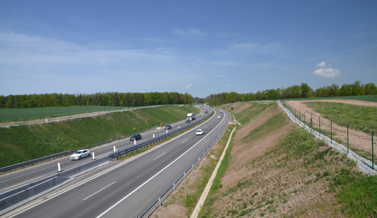 Rakouská část dálnice D3 k hranici na jihu Čech bude hotová do roku 2029, řekli hejtmani