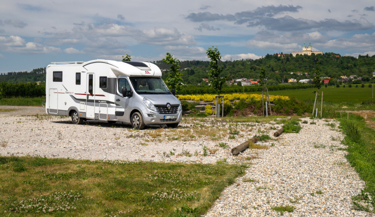 Pod Svatým Kopečkem se otevírá nové stání pro obytné vozy. V Olomouci a okolí zatím nic podobného nebylo