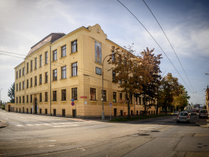 Stavba budovy Střední školy obchodní započala před 115 lety