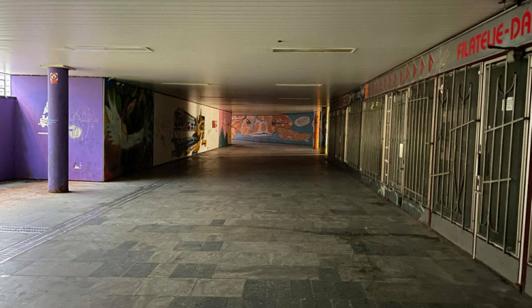 Podchod u nádraží nejspíš navždy zmizí. Je to nejlevnější varianta, zní z města