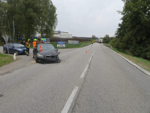 U Kaplice se srazily dvě auta a náklaďák