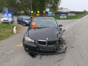 U Kaplice se srazily dvě auta a náklaďák