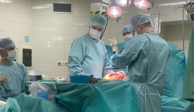 Fasciotens – nejnovější metoda operace kýly, kterou písečtí chirurgové ovládají od loňského roku.