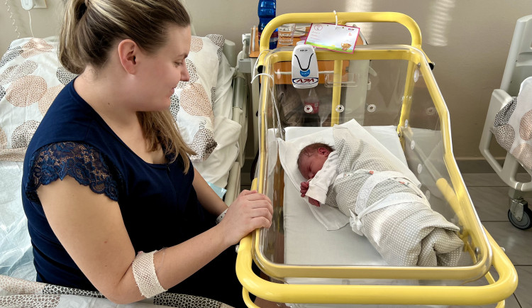Rodit v Písku se vyplatí: vedle pestrých snídaní a fotokoutku nemocnice pomůže s kojením i s poporodní péčí u vás doma