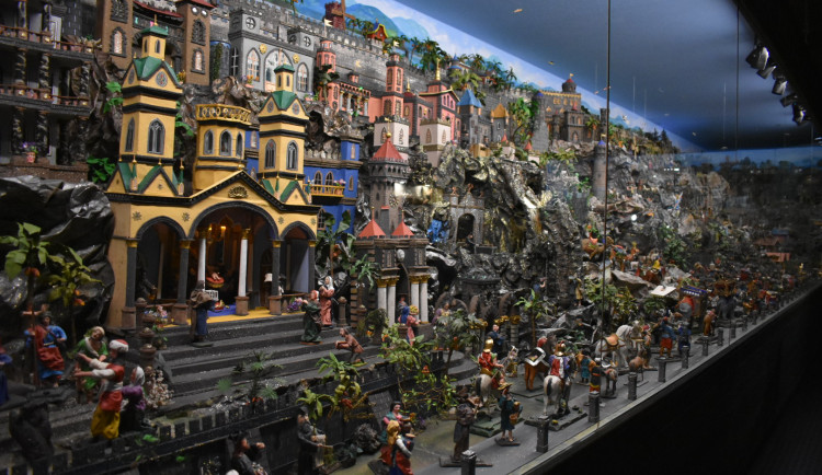 Krýzovy jesličky v Jindřichově Hradci jsou jako největší lidový mechanický betlém zapsané od roku 1998 v Guinnessově knize rekordů. Letos skončila oprava, která trvala sedm let. Foto: Jakub Bartoš