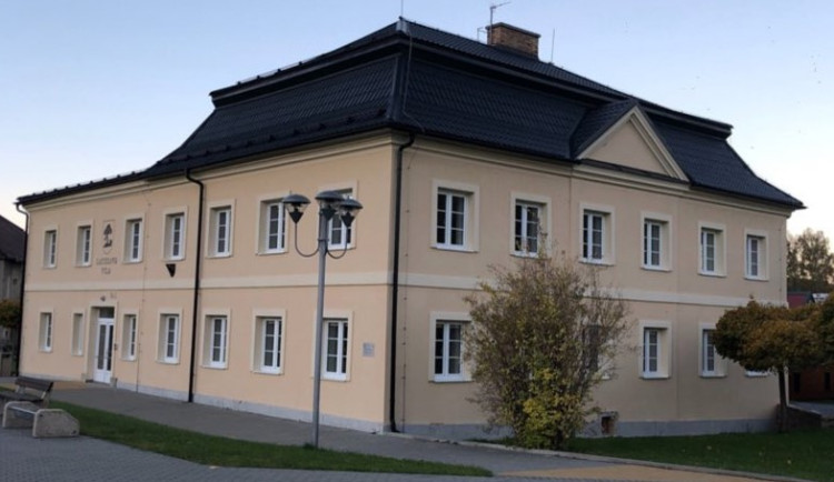 Škoda nevznikla, dotace je vrácená, vila opravená. Starosta Vápenné přesto dostal pět let, odvolá se