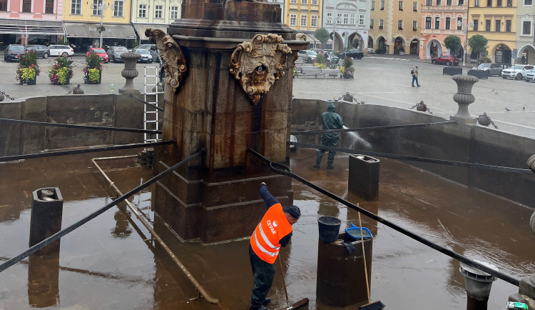 Kašnu na náměstí zazimují. Ještě předtím ji čekají restaurátorské práce