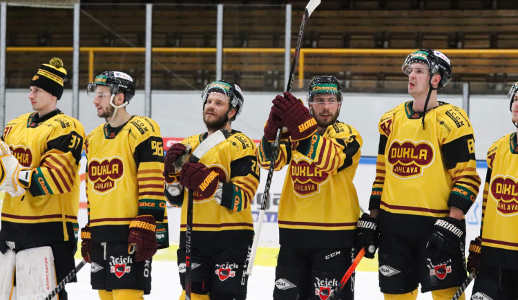 Dukla se vymanila z nepříznivé série, na přerovském ledě zvítězila 3:1. V tabulce je šestá