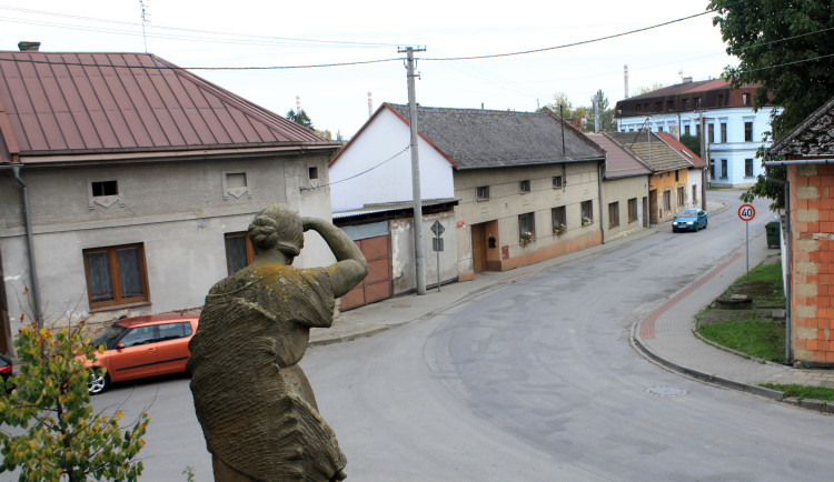 Dluhonice, které budou trpět kvůli D1, se dočkaly kompenzací. Úřady opraví chodníky a veřejné osvětlení