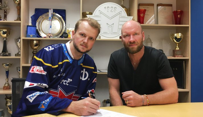 Jáchym Kondelík (v dresu) a Jiří Novotný.