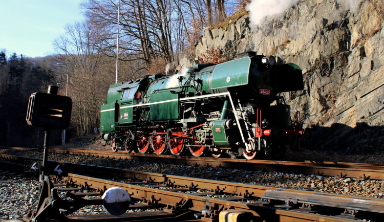 TIP NA VÍKEND: Parní lokomotiva Rosnička připomene 140. výročí tratě z Olomouce do Čelechovic na Hané