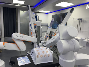 České nemocnice by mohly začít využívat nového operačního robota
