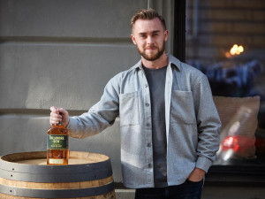 Globální ambasador Tullamore DEW je místní. Pokud budete mít štěstí, destilérkou Vás provede právě on