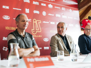 Jihostroj vstupuje do nové sezony. Poprvé se zahraničním trenérem