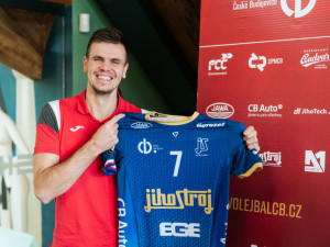 Jihostroj vstupuje do nové sezony. Poprvé se zahraničním trenérem