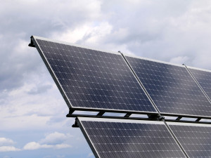 V prostorách odkaliště u Mydlovar by mohla vzniknout fotovoltaická elektrárna