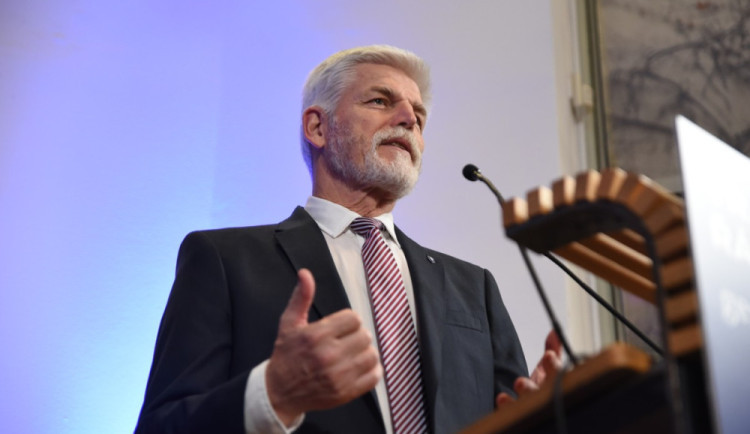 Pavel si u Čechů drží největší důvěru. Nejvíce lidé nevěří Fialovi a Pekarové Adamové