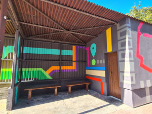 Dopravní podnik nechal konečné zastávky vylepšit graffiti