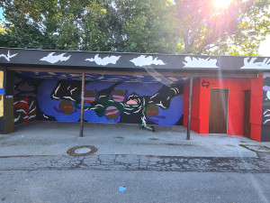 Dopravní podnik nechal konečné zastávky vylepšit graffiti