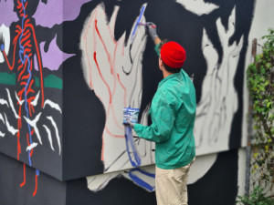 Dopravní podnik nechal konečné zastávky vylepšit graffiti