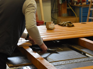 Nové stánky na adventní městečko vyrábí v Jílovicích. Za tři týdny budou hotové