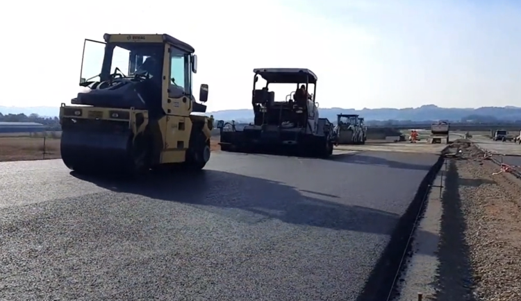 Důležitý obchvat Bludova by se mohl otevřít už letos, potvrdili silničáři. Urychlí cestu do Jeseníků