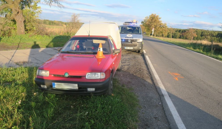 Řidič škodovky musel na Jesenicku prorazit závory, aby si zachránil život před blížícím se vlakem