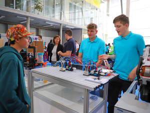 Vzdělání a řemeslo začíná 2. listopadu. Dorazí i letecká esa