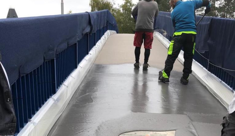 Lávka u Stromovky je opravená. Od pátku ji mohou využívat lidé
