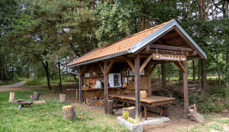 Samoobslužný bar v Ponědrážce.