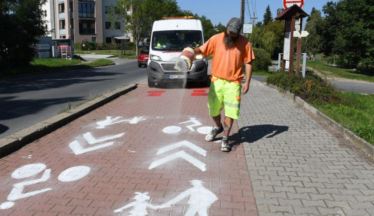 Pomalí po stezce, rychlí po silnici, první duální řešení v Plzni dává cyklistům na výběr