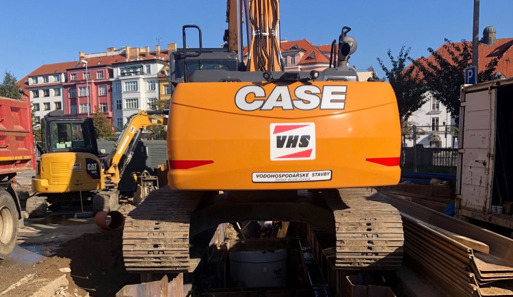 Uzavírka u Zlatého mostu končí. O měsíc dřív