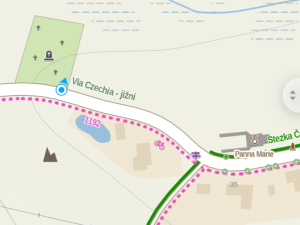 Policie vyšetřuje vraždu. Tělo ženy našel turista na hřbitově