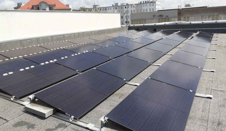 Odborníci na VŠTE poradí jak na fotovoltaiku, aby nedocházelo k defektům střech