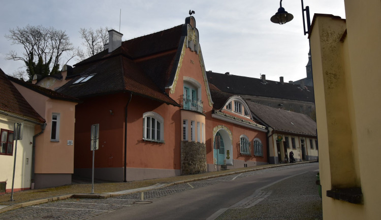 Novou kulturní památkou na jihu Čech je Ledererova vila v Jindřichově Hradci