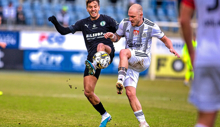 Jakub Hora (v bílém dresu).