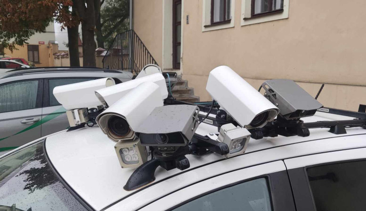 POLITICKÁ KORIDA: Od října se v jihlavských ulicích pohybuje vozidlo kontrolující parkování. Co si o něm myslí zastupitelé?