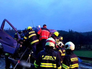 Na Písecku se srazily dva náklaďáky. Jeden z řidičů zemřel