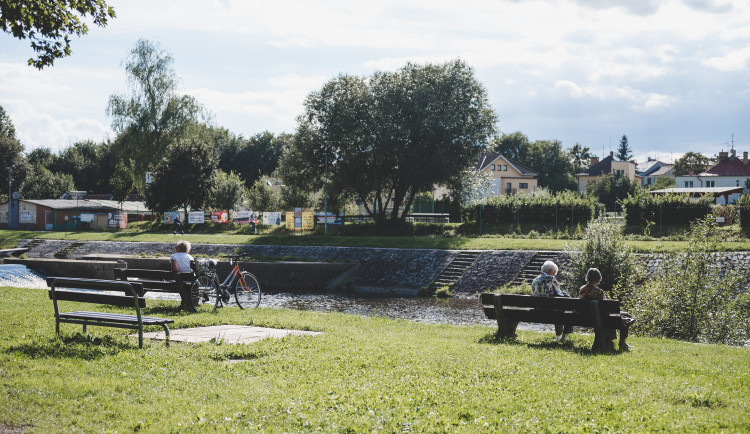 Město proměňuje Malák. Vznikne tam dětské hřiště, workoutový koutek nebo veřejný gril