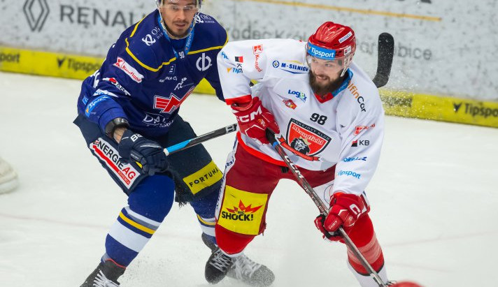 Z hradeckého ledu odjíždí Motor s prázdnou